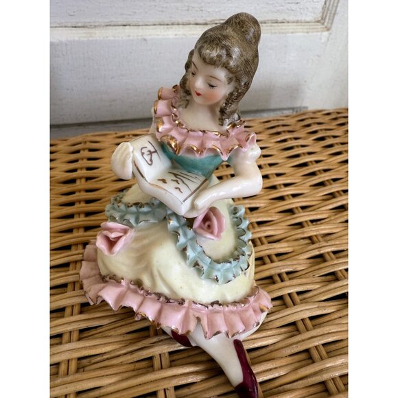 Vintage 50's Porcelain Victorian Girl Reading book Flowers Ruffles Victorian - Picture 11 of 12